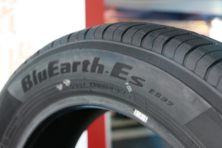 ขายยาง YOKOHAMA ES32 เฉลิมพระเกียรติ, สวนหลวงร9 | ขายยาง BluEarth
